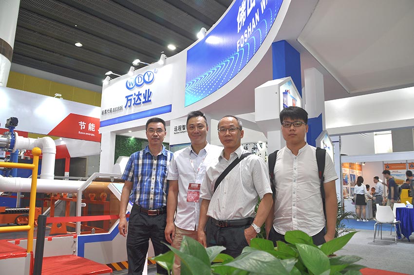 廣州機械設(shè)計研究所領(lǐng)導蒞臨萬達業(yè)展位觀展